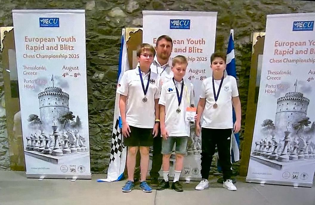 Anton Belin (l.) bei der Siegerehrung vom Problemlösewettbewerb